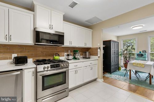201-824 Quince Orchard Blvd, GAITHERSBURG, MD, 20878-1739 | Card Image
