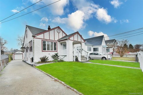 113 Stewart Ave, Hempstead, NY, 11550-1840 | Card Image