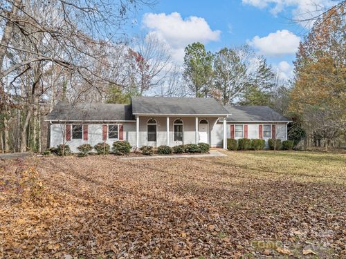 383 Woody Cir, Tryon, NC, 28782-6826 | Card Image