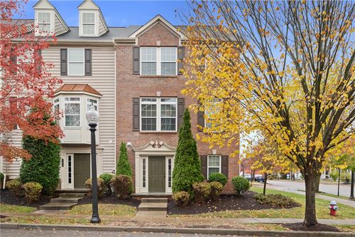 202 Hounslow Rd, Cranberry Twp, PA, 16066-8325 | Card Image