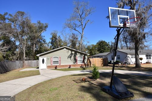 208 Gunter St, Saint Mary's, GA, 31558-8825 | Card Image