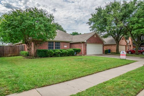 320 Shane Ln, Burleson, TX, 76028-7424 | Card Image