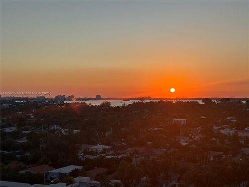 ph-c-9225 Collins Ave, Surfside, FL, 33154-3001 | Card Image