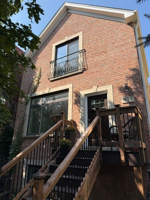 924 N Richmond St, Chicago, IL, 60622-4355 | Card Image