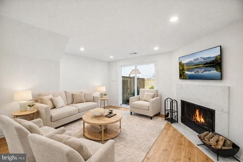 6347 Chimney Wood Ct, ALEXANDRIA, VA, 22306-1069 | Card Image