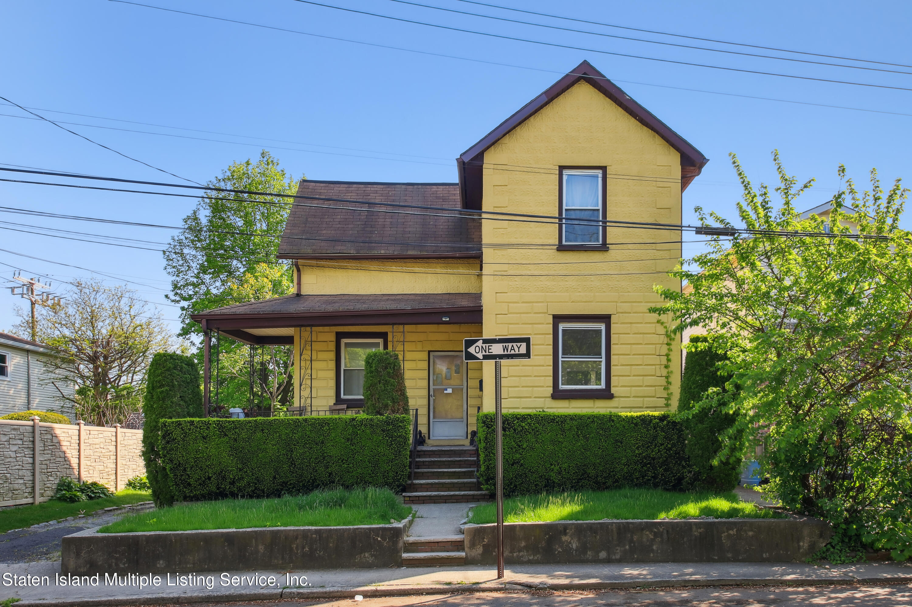 Garretson Ave, Staten Island, NY 10305