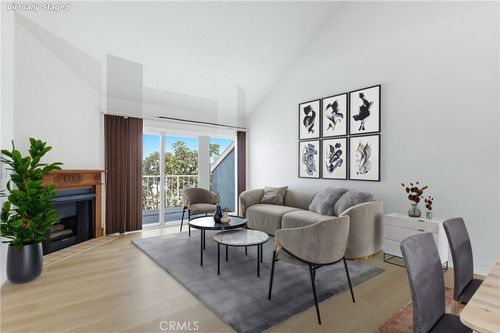 955 E 3rd St, Long Beach, CA, 90802-3139 | Card Image