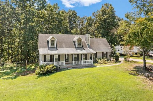 379 Owens Cir Ne, Calhoun, GA, 30701-4920 | Card Image
