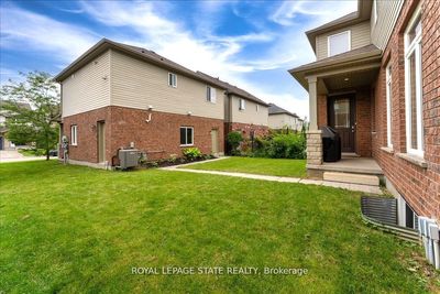 9 Tolton Dr, House other with 3 bedrooms, 4 bathrooms and 4 parking in Guelph ON | Image 3