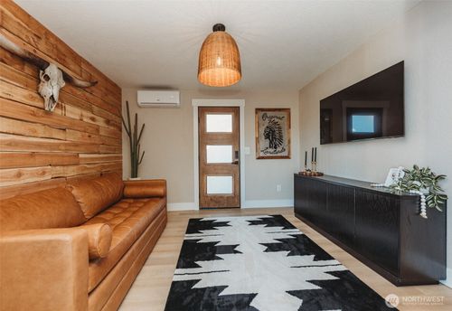 2608 S Washington St, Port Angeles, WA, 98362-6766 | Card Image