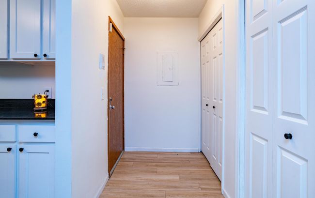 Entry & Laundry Room | Image 7