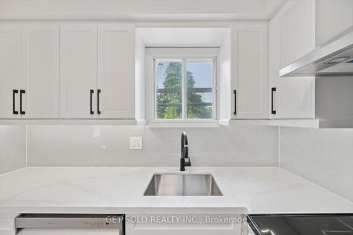 232 Kozlov St, Barrie, ON, L4N7H6 | Card Image