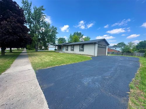 25274 Middlebelt Rd, Farmington Hills, MI, 48336-1349 | Card Image