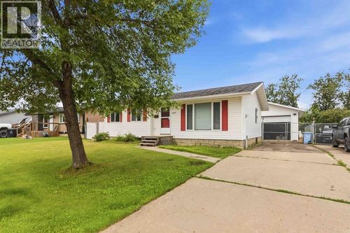 157 Rogers Cres, Fort Mcmurray, AB, T9H2W7 | Card Image