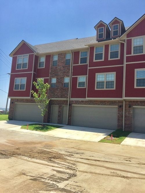 2733 W Cottonwillow Way, Fayetteville, AR, 72704-5135 | Card Image
