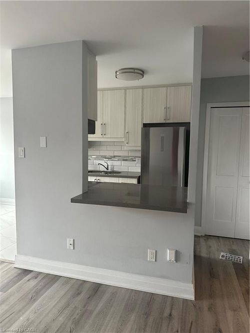 310-579 Clare Ave, Welland, ON, L3C3B7 | Card Image