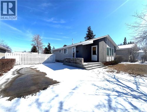 1356 King Cres, Moose Jaw, SK, S6H3G2 | Card Image