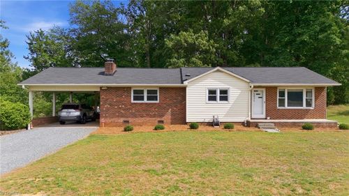 5406 Reidsville Rd, Belews Creek, NC, 27009-9653 | Card Image