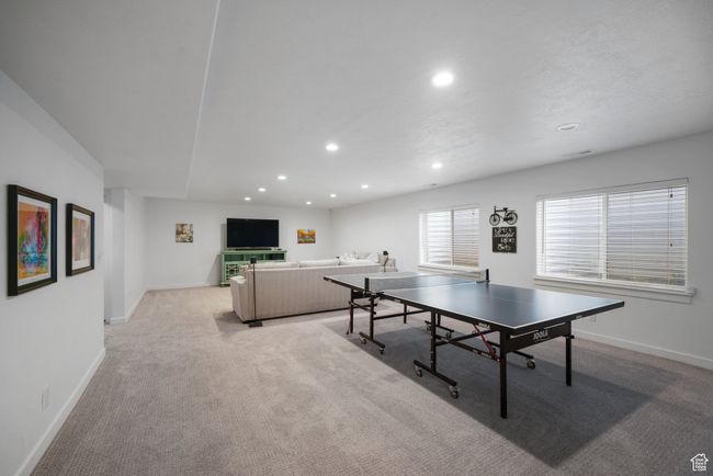 Large Family Room | Image 19