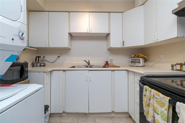 lower 1 bed suite-kitchen | Image 36