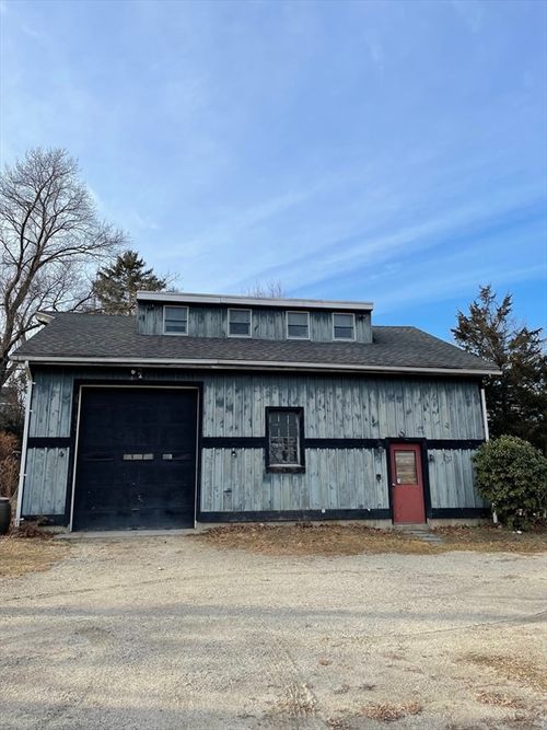 gar-42 Brooks Rd, Lincoln, MA, 01773-1313 | Card Image