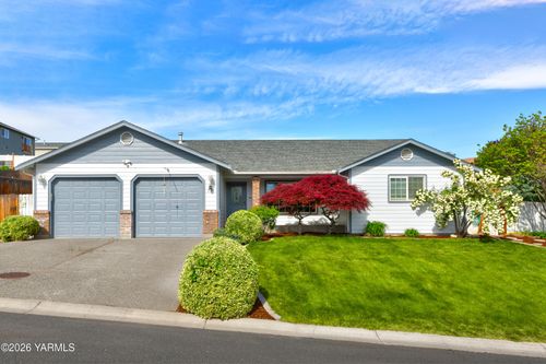 702 S 7th St, Selah, WA, 98942-1906 | Card Image