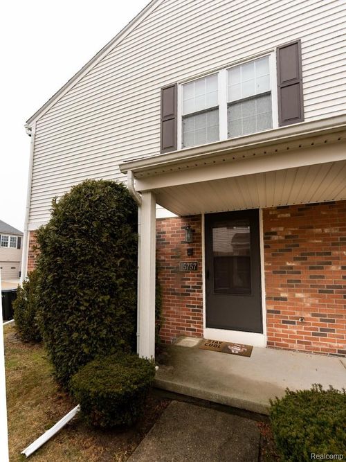 15757 N Franklin Dr, Clinton Twp, MI, 48038-1023 | Card Image