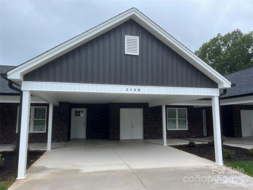 unit-b-302 E Boyd St, Maiden, NC, 28650-1309 | Card Image