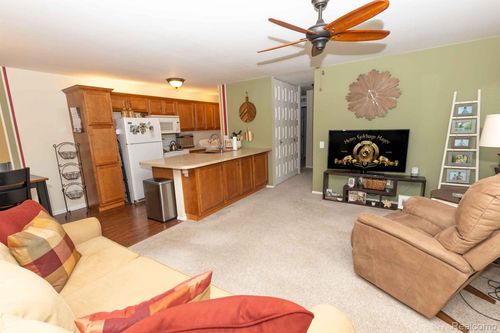 2861 Glenwood Ct, Lake Orion, MI, 48360-1720 | Card Image