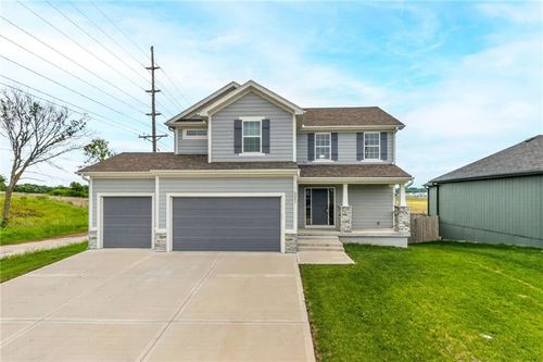 2301 S Eagle Ct, Independence, MO, 64057-7827 | Card Image