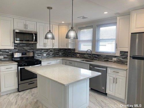 12 Baylis Pl, Syosset, NY, 11791-2643 | Card Image