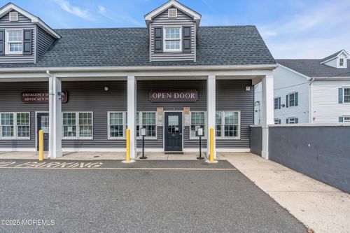 39 Throckmorton St, Freehold, NJ, 07728-1946 | Card Image