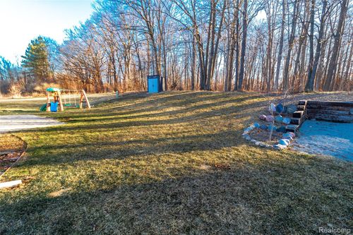 1466 Luxington Dr, Lapeer, MI, 48446-1272 | Card Image