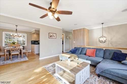 79 Truman Blvd, Oakland, NJ, 07436-2014 | Card Image