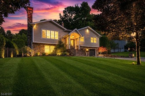 30 The Gln, Cedar Grove, NJ, 07009-1518 | Card Image