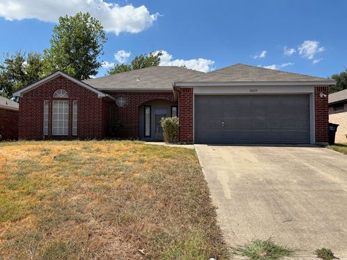 8109 Fox Chase Dr, Fort Worth, TX, 76137-6070 | Card Image