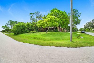 Corner lot on 0.35 acres | Image 2