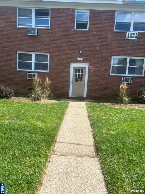 35 Knox Ter, Wayne, NJ, 07470-2330 | Card Image
