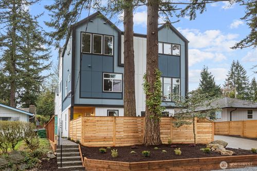 14308 Roslyn Pl N, Seattle, WA, 98133-7112 | Card Image