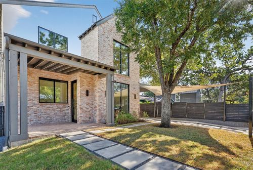 908 Retama St, Austin, TX, 78704-1646 | Card Image