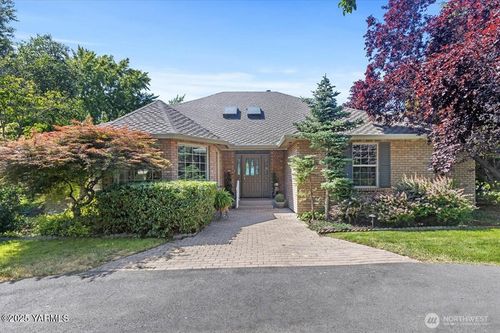 621 Friedline Rd, Yakima, WA, 98908-8756 | Card Image