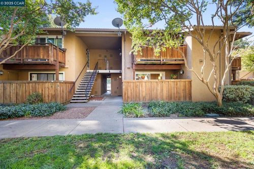 636 Arcadia Dr, Vacaville, CA, 95687-3395 | Card Image