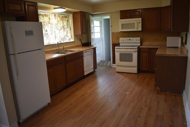 Main Kitchen | Image 7