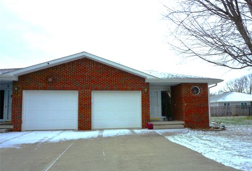 827 W Fremont St, Winterset, IA, 50273-1793 | Card Image