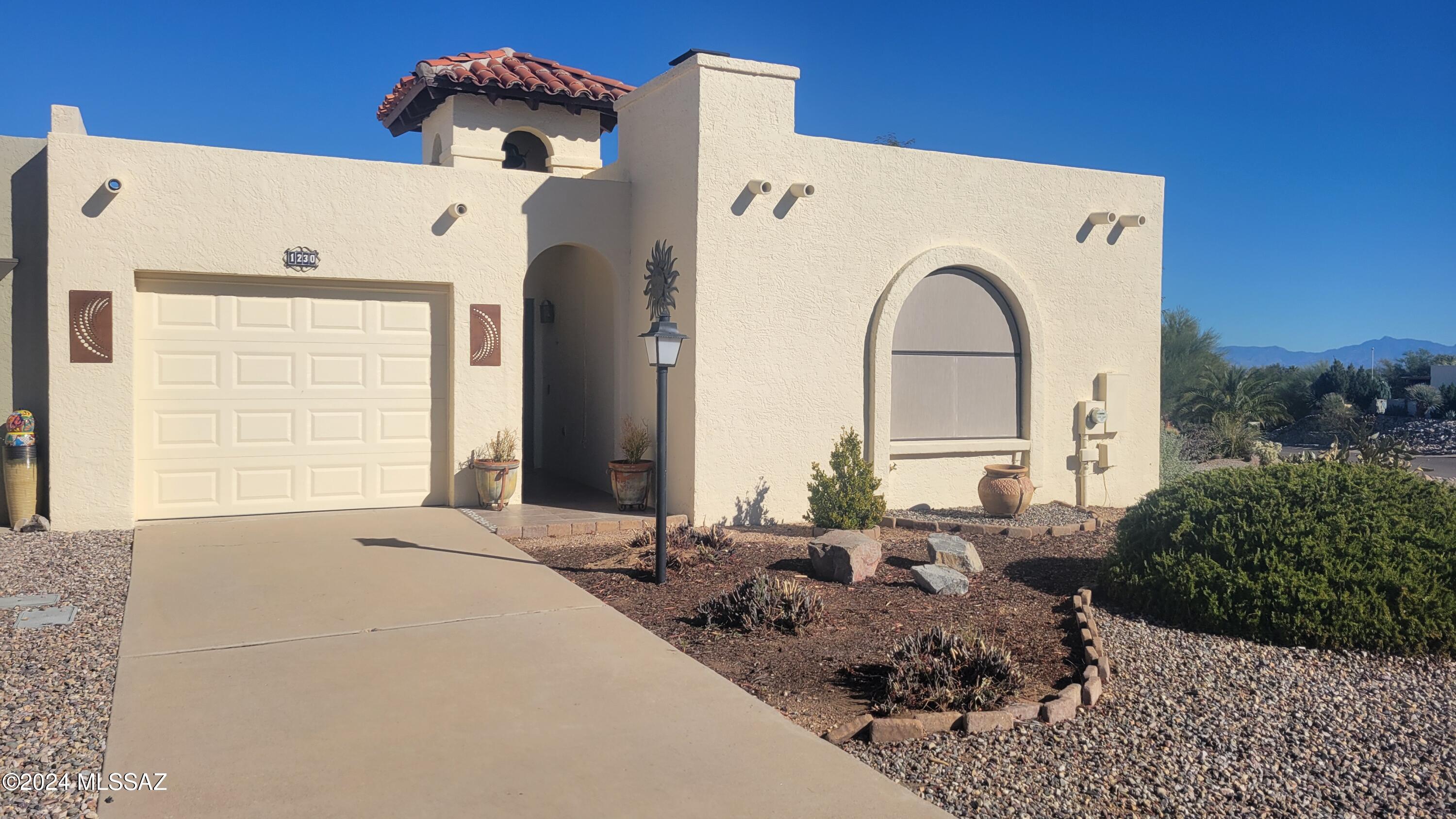 Camino Velasquez , Green Valley, AZ 85622