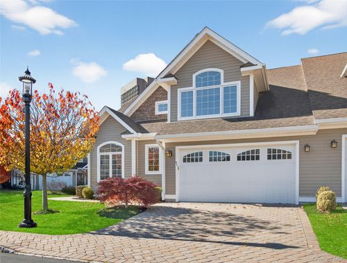 41 Michael Roberts Ct, Pearl River, NY, 10965-3332 | Card Image