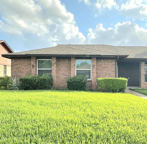 304 Cole St, Garland, TX, 75040-3747 | Card Image