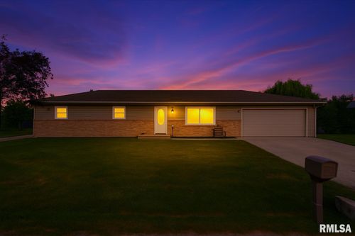 1319 4th St, Pawnee, IL, 62558-9678 | Card Image
