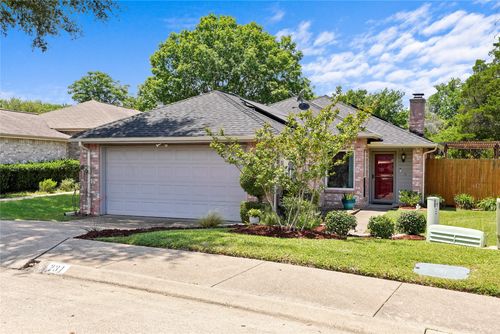 231 Juniper Ridge Cir, DeSoto, TX, 75115-5838 | Card Image