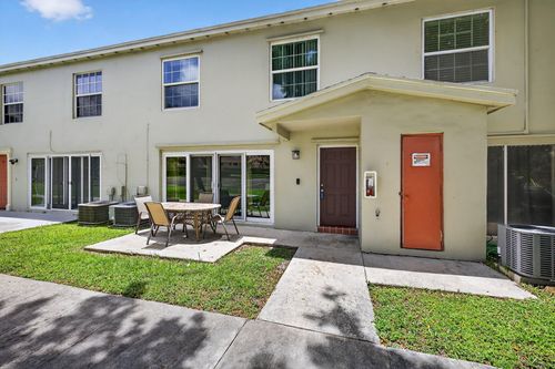 apt-5-5850 Nw 57th Ave, Tamarac, FL, 33319-2421 | Card Image